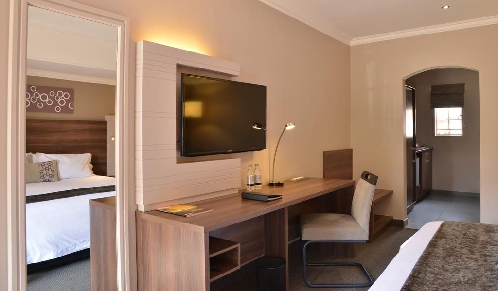 Birchwood Hotel And Or Tambo Conference Centre Boksburg Bagian luar foto